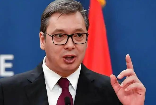 镜头前，武契奇言辞犀利，直击当今国际秩序的“假面”，宣称联合国宪章和国际法正在失