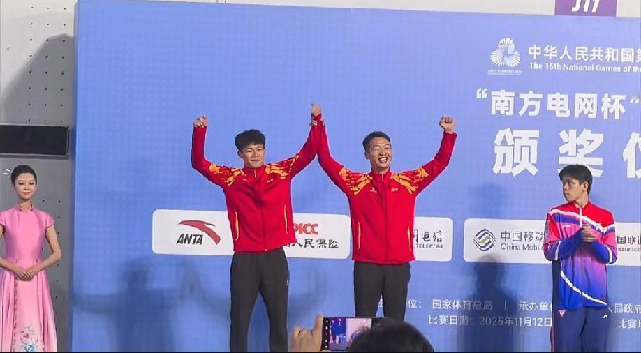 帅，想不到江西攀岩这么厉害，为江西队再增加一枚银牌!黄敬杰是江西赣州人，恭喜!