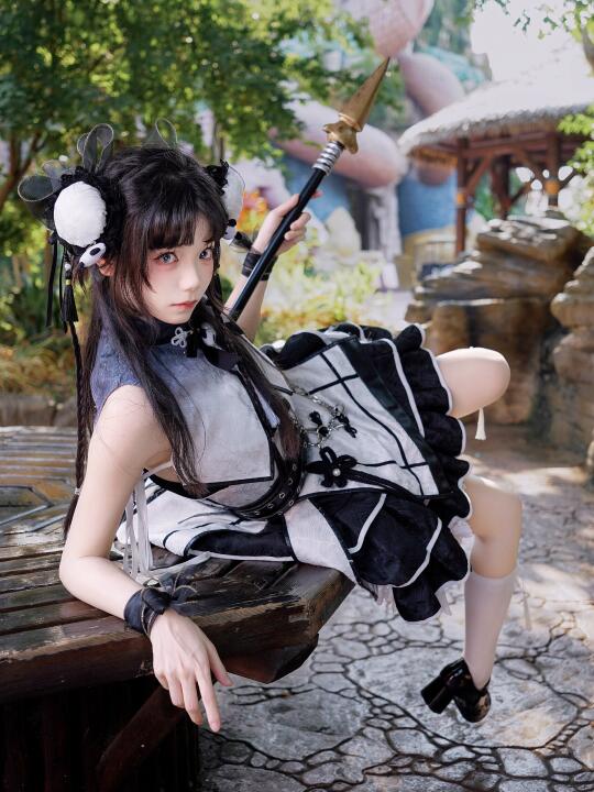 师兄负责貌美如花，师妹负责打遍天下！