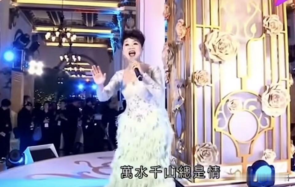 张德兰演唱《万水千山总是情》可以超越原唱？

一想起汪明荃，大概率就会想起她的首