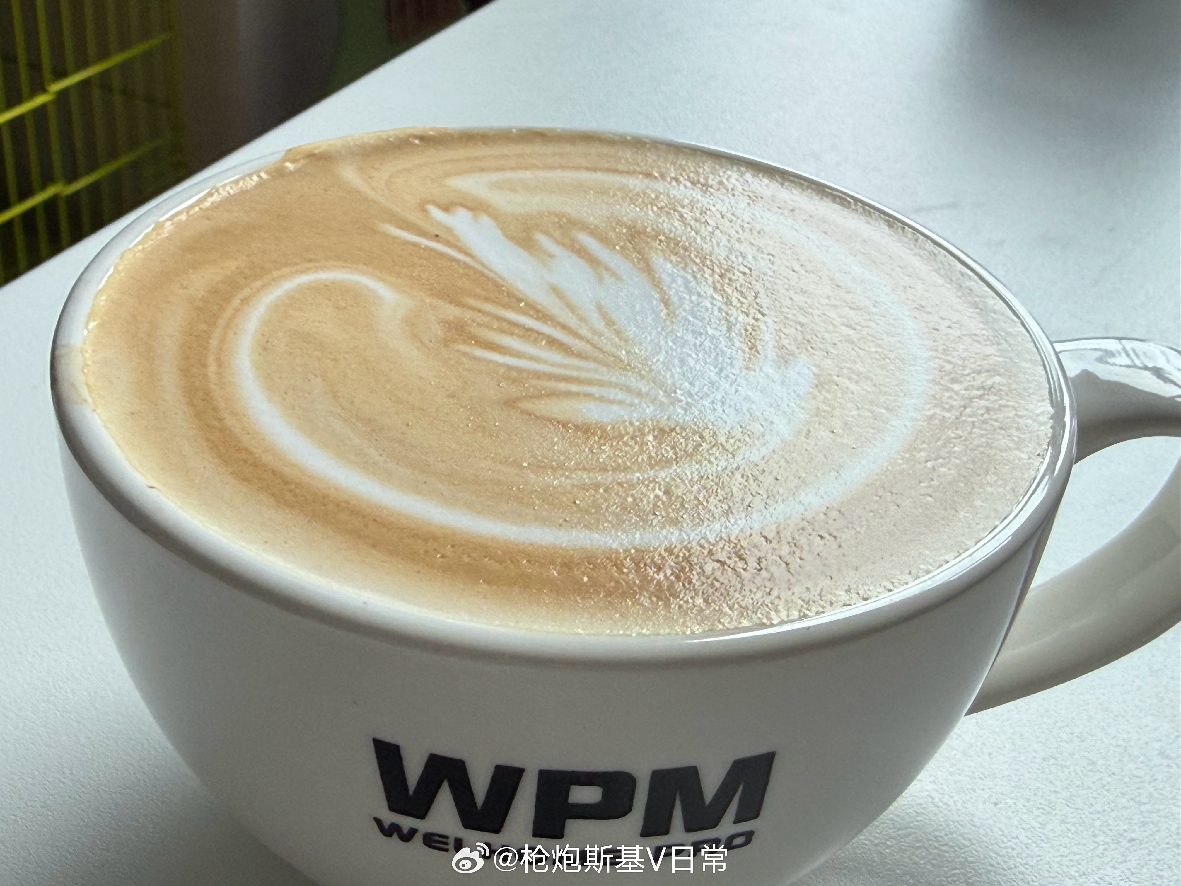 不知道拉了个啥，但是自我感觉是好的，哈哈哈。咖啡拉花