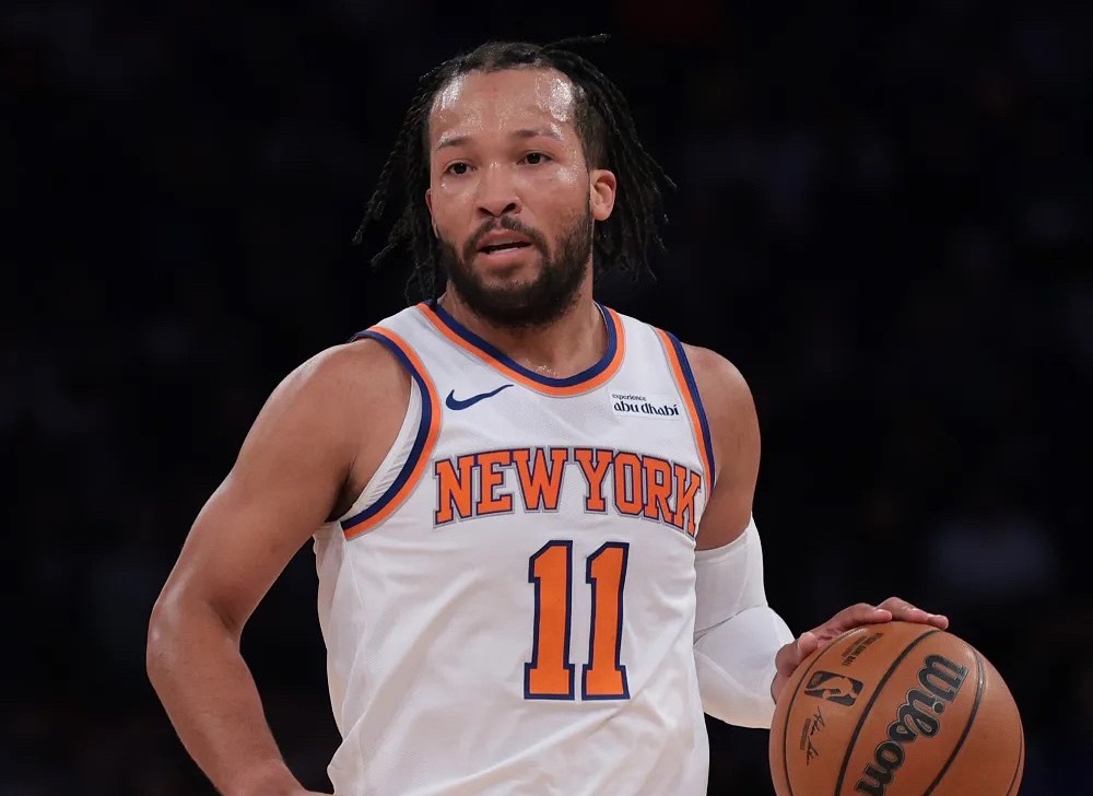 NBA常规赛，尼克斯明日将主场对阵黄蜂。尼克斯官方今日更新了球队的伤病报告，有6