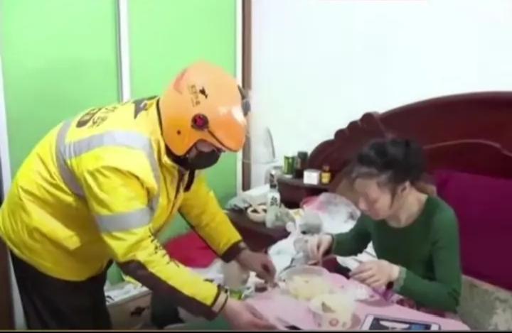 看完河南叶阳辉的故事久久不能平静。很多人不知道，午高峰十几分钟对骑手有多珍贵，每