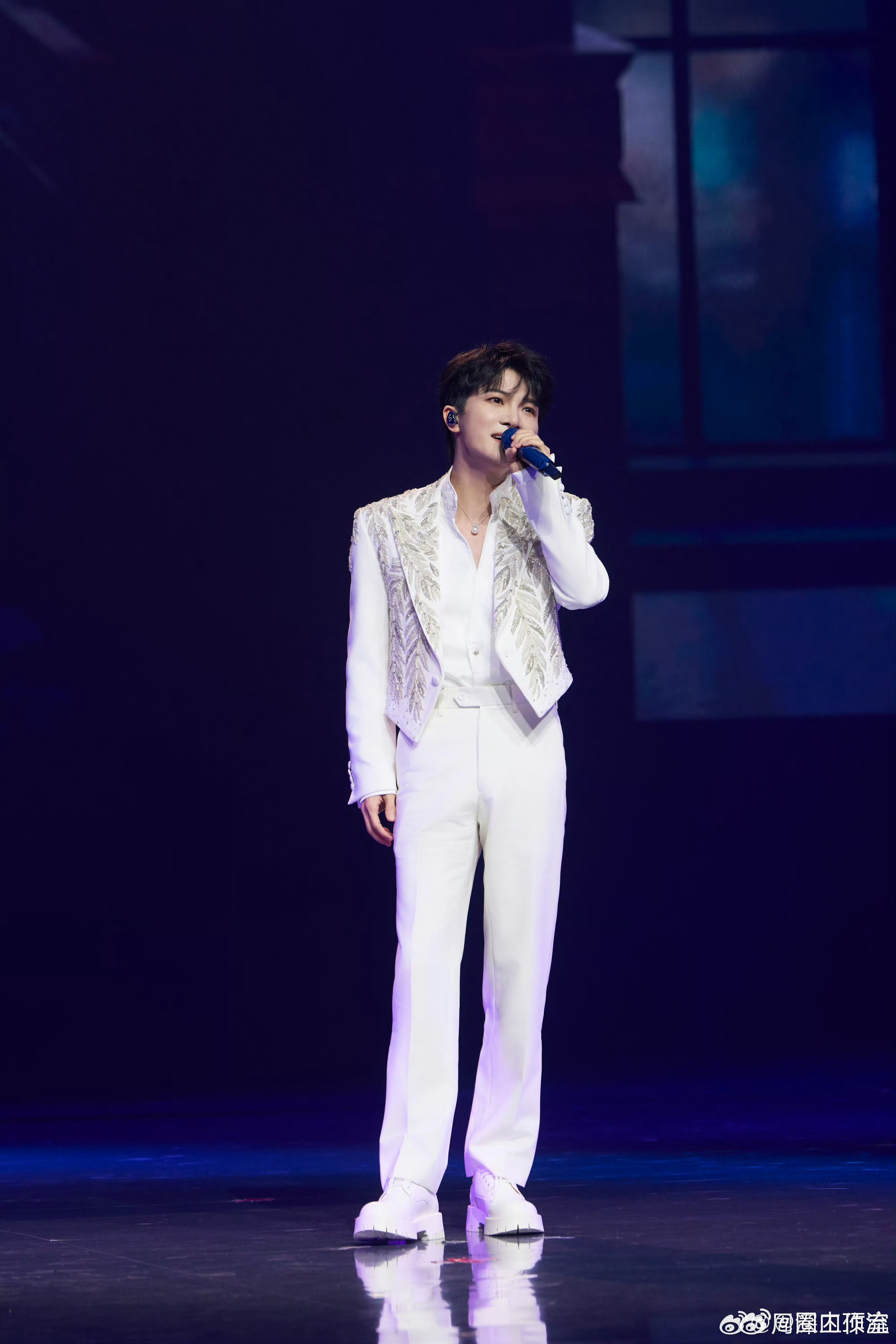 周深巡演线索需要解码武汉文旅发周深演唱会彩蛋周深武汉演唱会预售正式官宣，海报细节