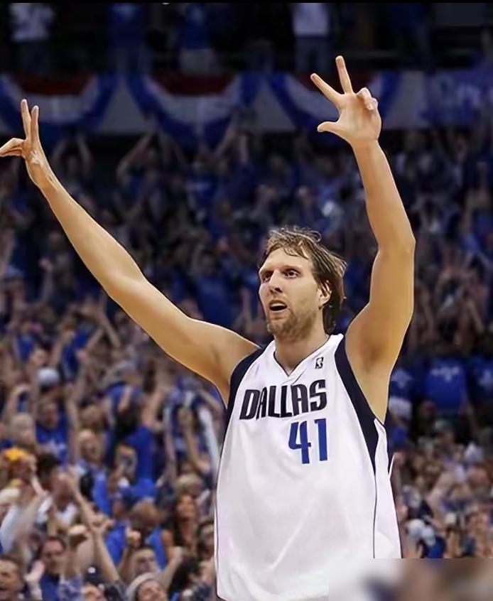 杜兰特要把乔丹挤下神坛了！全美都在等乔丹那个藏着刀子的祝贺视频，好让勒布朗结结实