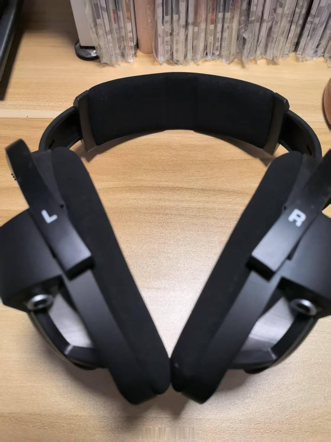 老大哥帮忙翻新了一下头梁跟耳罩都变渣渣的HD800S……惊艳了，秒变全新状态[坏