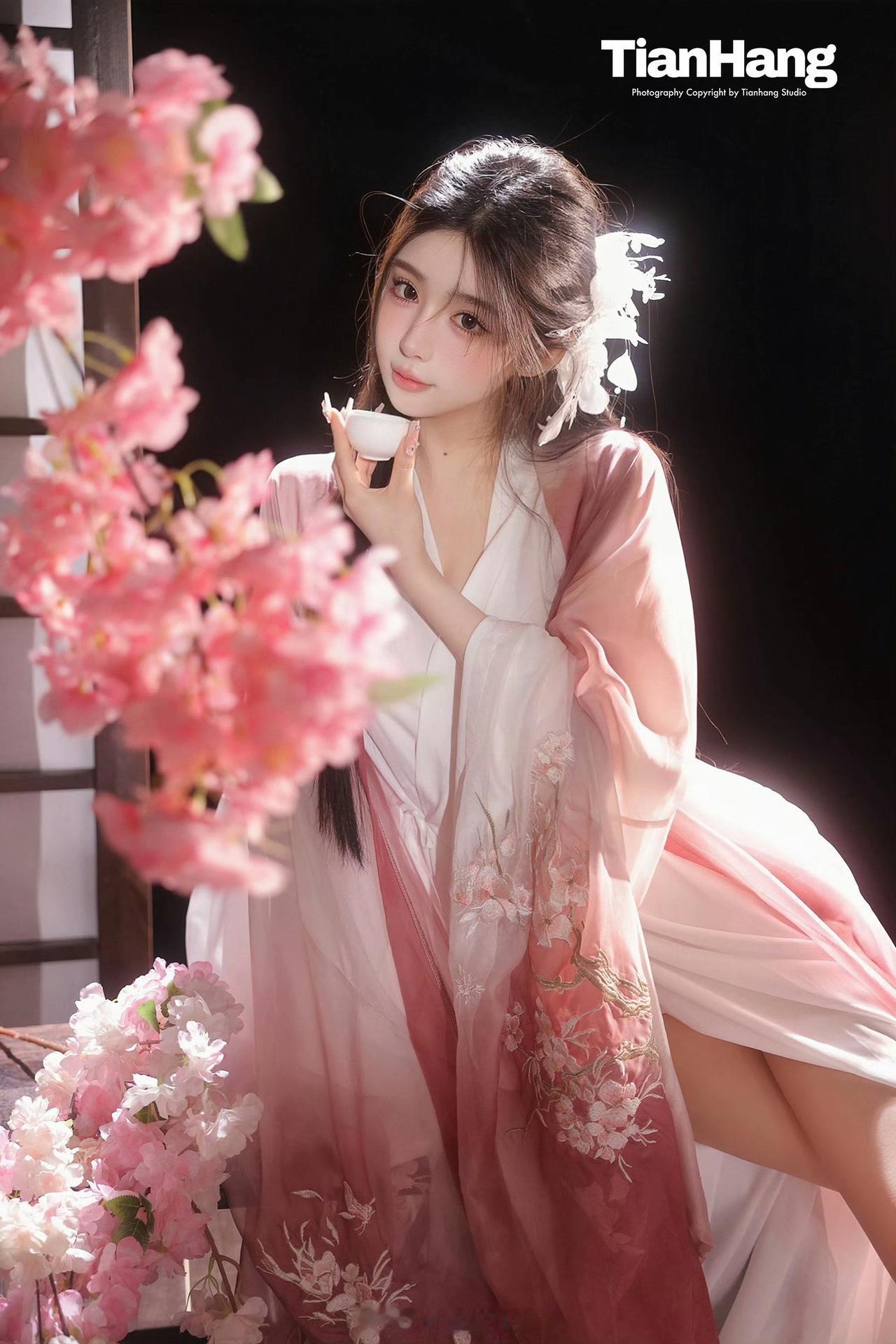 怎样穿搭知性又显身材?美女穿搭写真