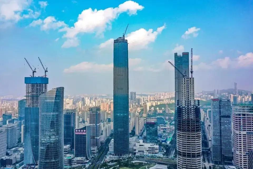 同样是规划中央公园的CBD，也都是几呼同年（2015年）启动的中央公园配中央商务