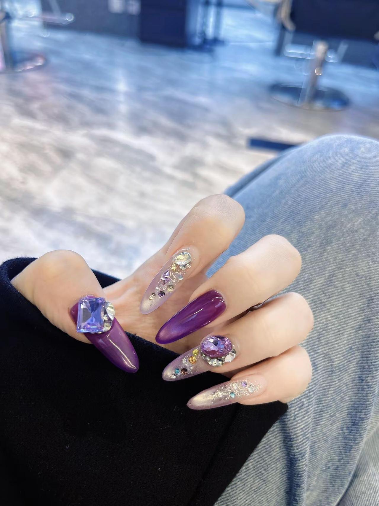 新年战甲 喜欢💕  对于美甲的审美问还是在线的