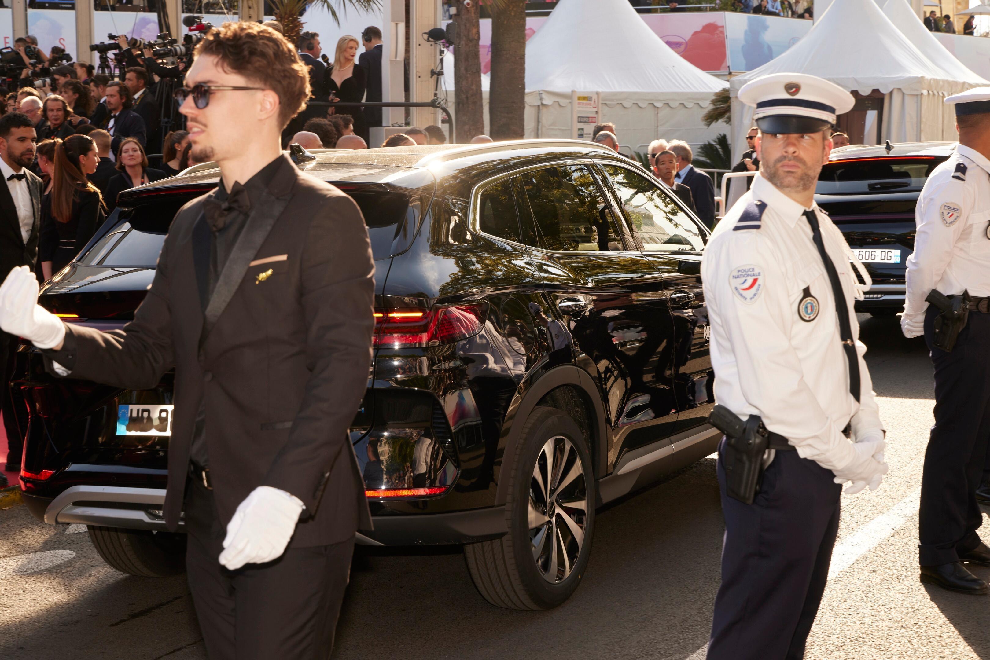 全世界的目光都在戛纳，吸引无数镜头，连名流和明星都点赞的中国新能车，闪耀整个戛纳