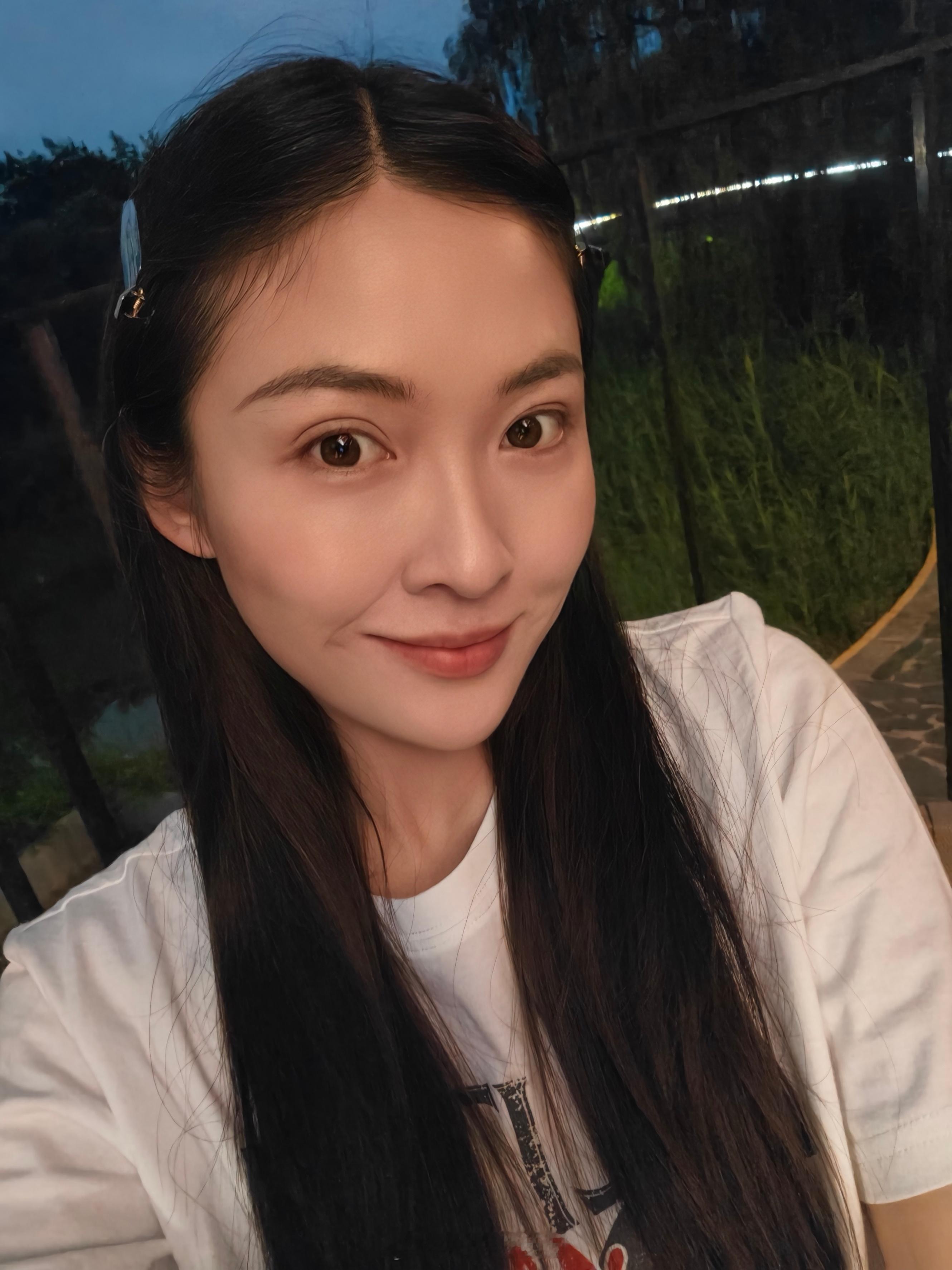 今天第一顿饭，饿的不行了，意面吃出了热干面的感觉，超烫冒着大热气儿就往嘴里哐哐炫