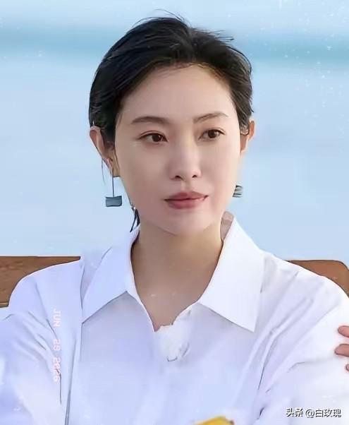 我有一种预感，
王佳佳迟早会大成顶流，
不是因为她长的好看，也不是因为她背景有多