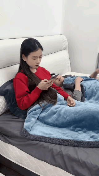 夫妻之间沟通感情的方式有哪些？天天想拥抱一下算吗？