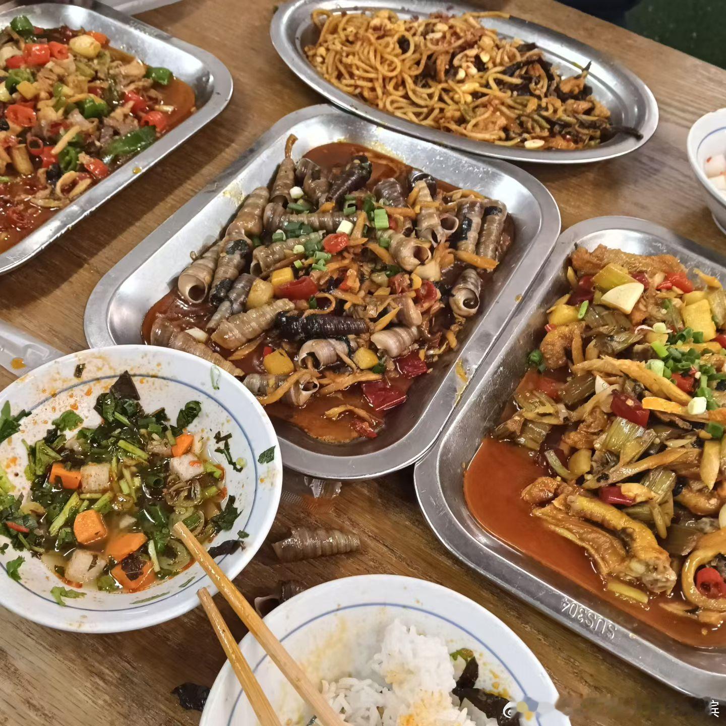 吃饱饱了 ​​​