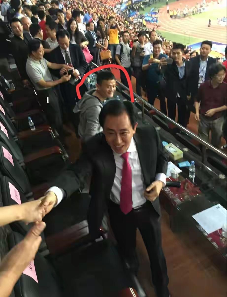 这才是真正的名场面。