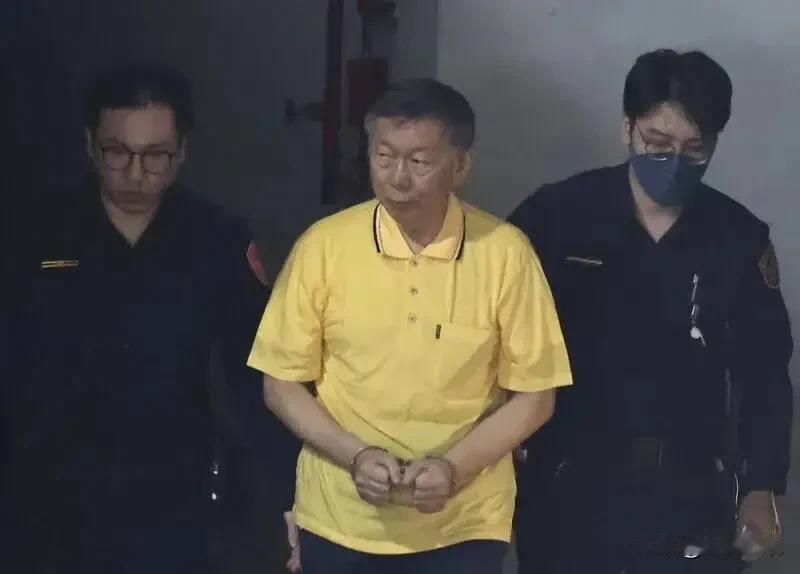 柯文哲没戴眼镜出庭　郭正亮曝脸上1明显变化

北检10月1日第五度提讯柯文哲，但