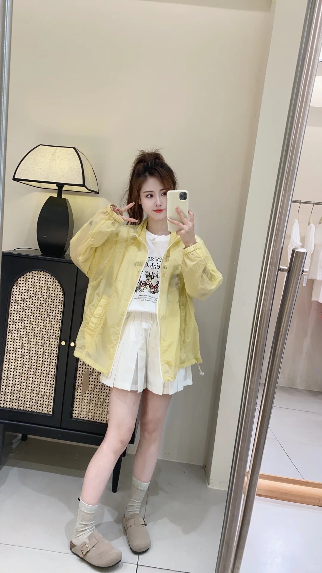 明天一定好好减肥！！！💛💛好显白呀一套