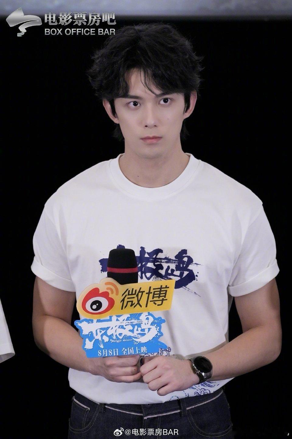 吴磊 日军应该为暴行付出代价 吴磊把阿荡那种又痛又怒的感觉演活了。日军的暴行是抹