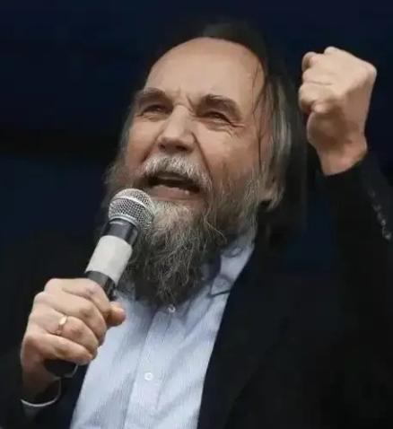 俄罗斯国师杜金曾表示，中国放任委内瑞拉和伊朗沦陷，下一个遭殃的也将是中国自己。而