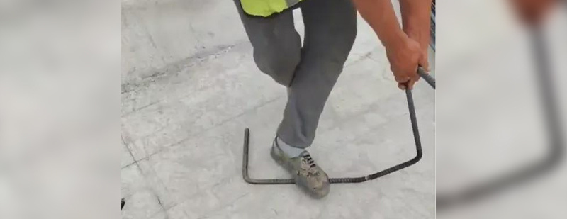 #地方回应疑小区钢筋质量不合格#【#河北霸州回应工人徒手掰断小区钢筋# 】据微信