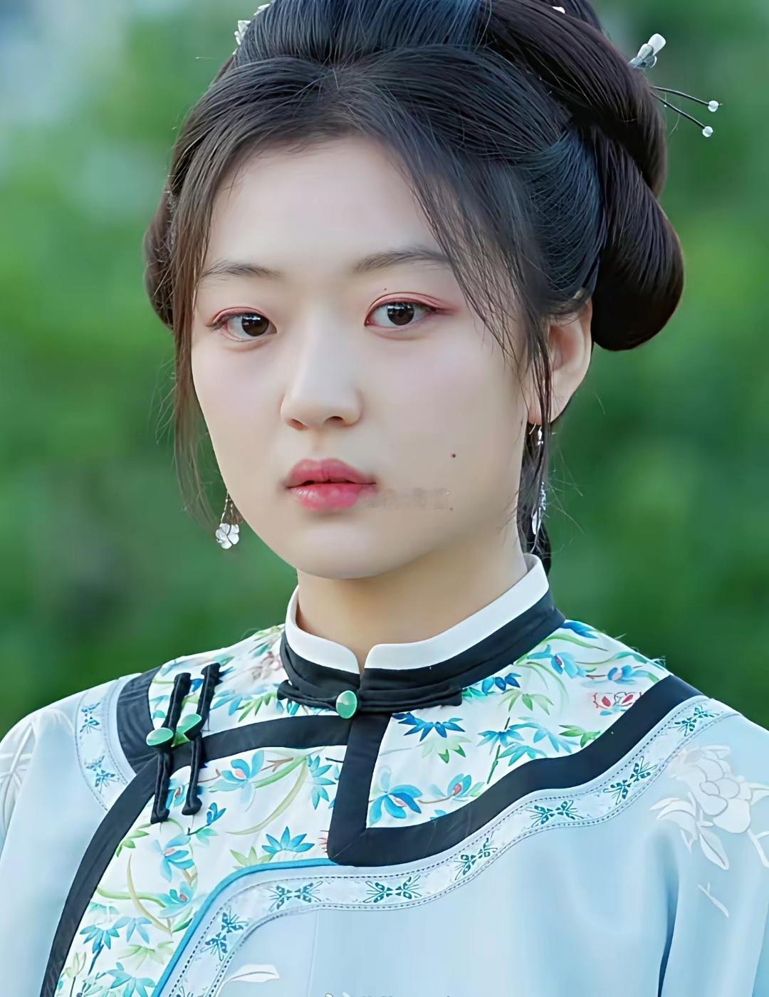她这是跟任敏以前的化妆师合作了？ 