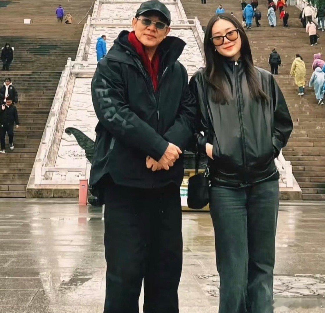 李连杰 我女儿生下来就是享福的啊啊啊俺要报名生下来就享福的，我也要