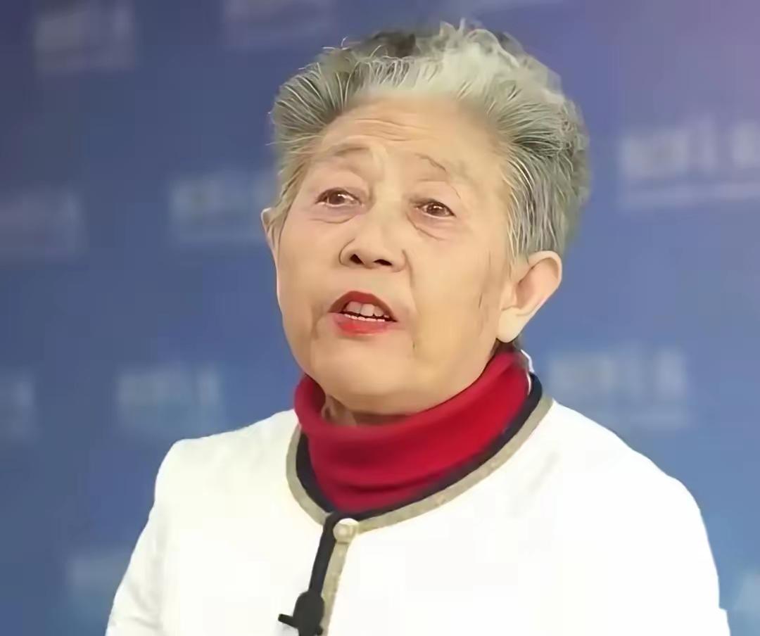 此为何人，老干妈老板也！
老干妈，估计都吃过，这几天为啥又这么火？为啥又被很多人