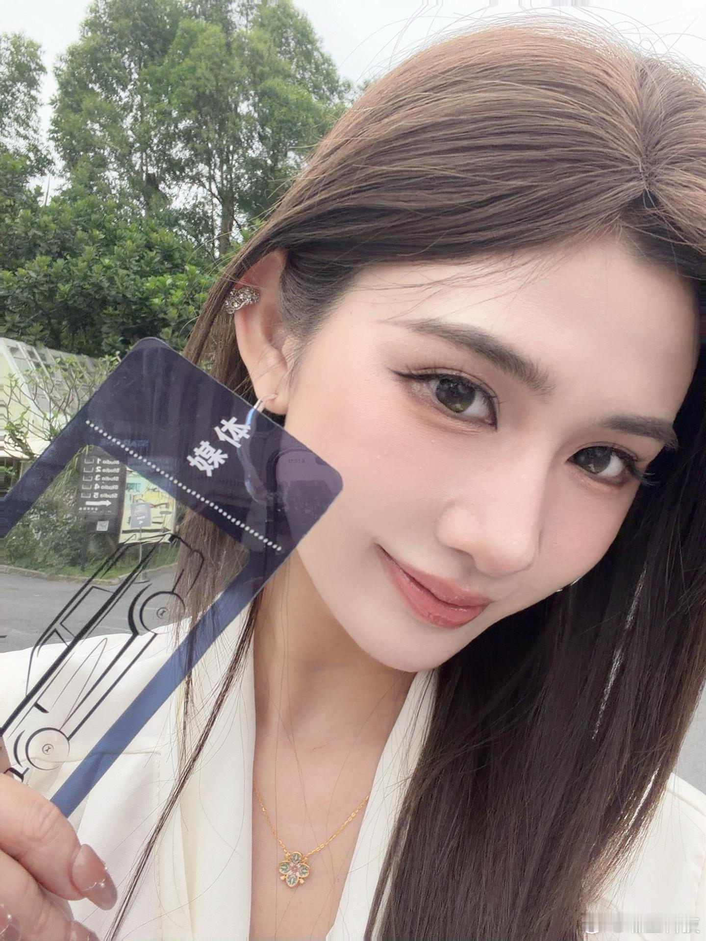 大Car丝姬·小新上线~新科技旗舰小鹏GX来了今天体验了实车，只能说各方面实力拉