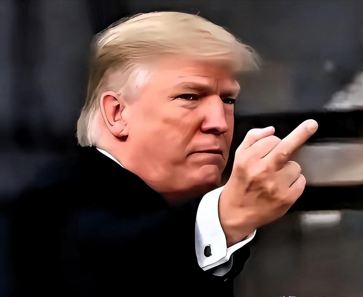 特朗普在福特工厂和工人互骂后，工人被停职，可没想到数万人连夜凑80万美金力挺这名