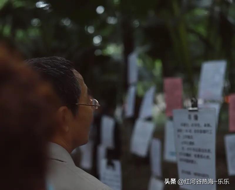 人如果要相亲的话，是可以同时多相亲几个人的。
尤其是那种恋爱经历相对本来就比较少