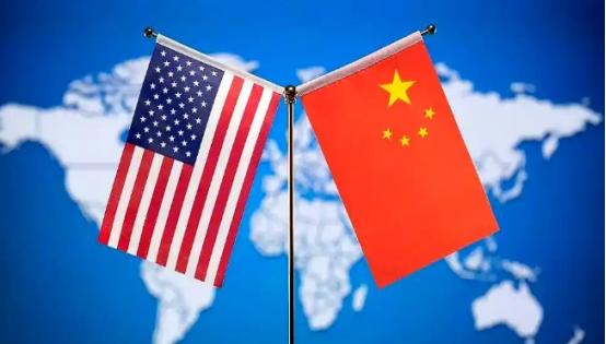 很多人盯着中美会晤的新闻，以为真能谈出什么大结果。别天真了。
看看美国的操作就明