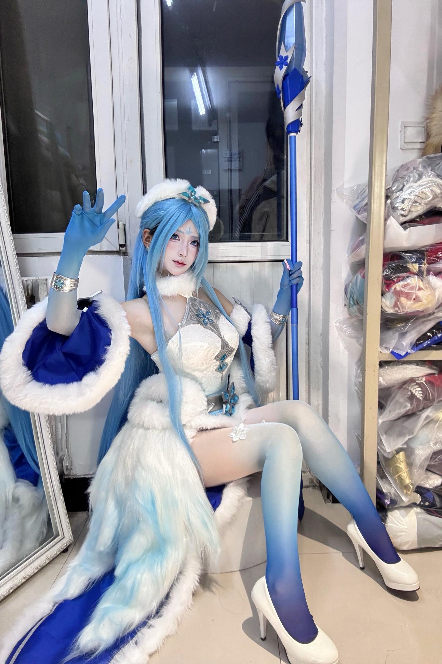 愿为昭君王 携手共长生。