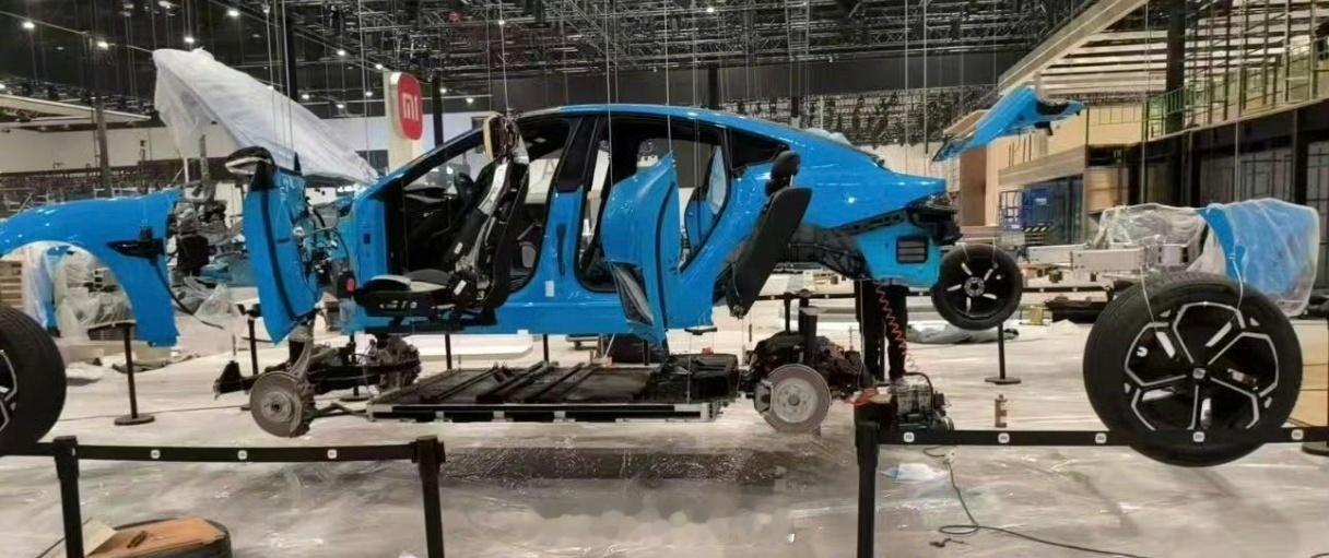 明天北京车展，小米主场作战，广告牌是奔驰和小米小米VGT 国内首次亮相雷军会去现