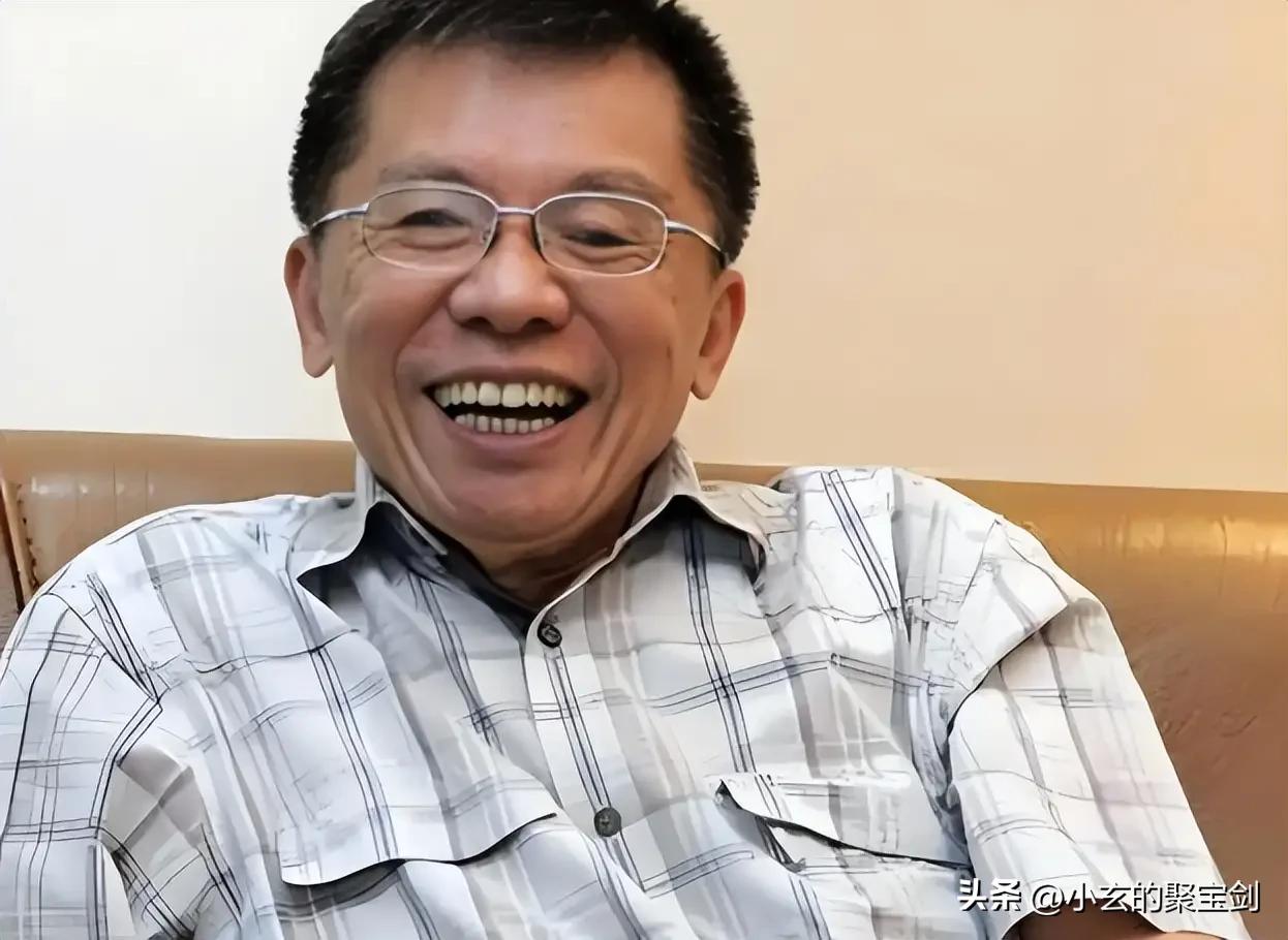 沈富雄老来清醒了？
最近老沈有两个名场面：
1、和赵少康在节目中又掰上了，沈富雄