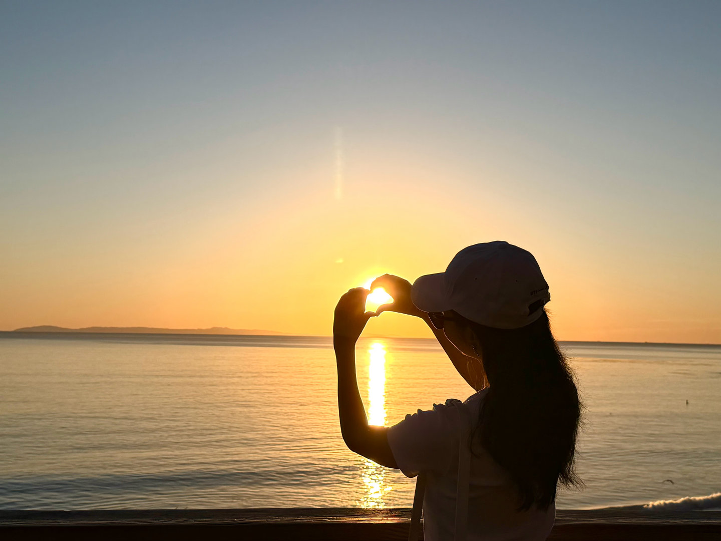 景甜海边日出随拍景甜海边日出随拍来啦是看到一切美好事物都会想要分享给粉丝的呀，姐