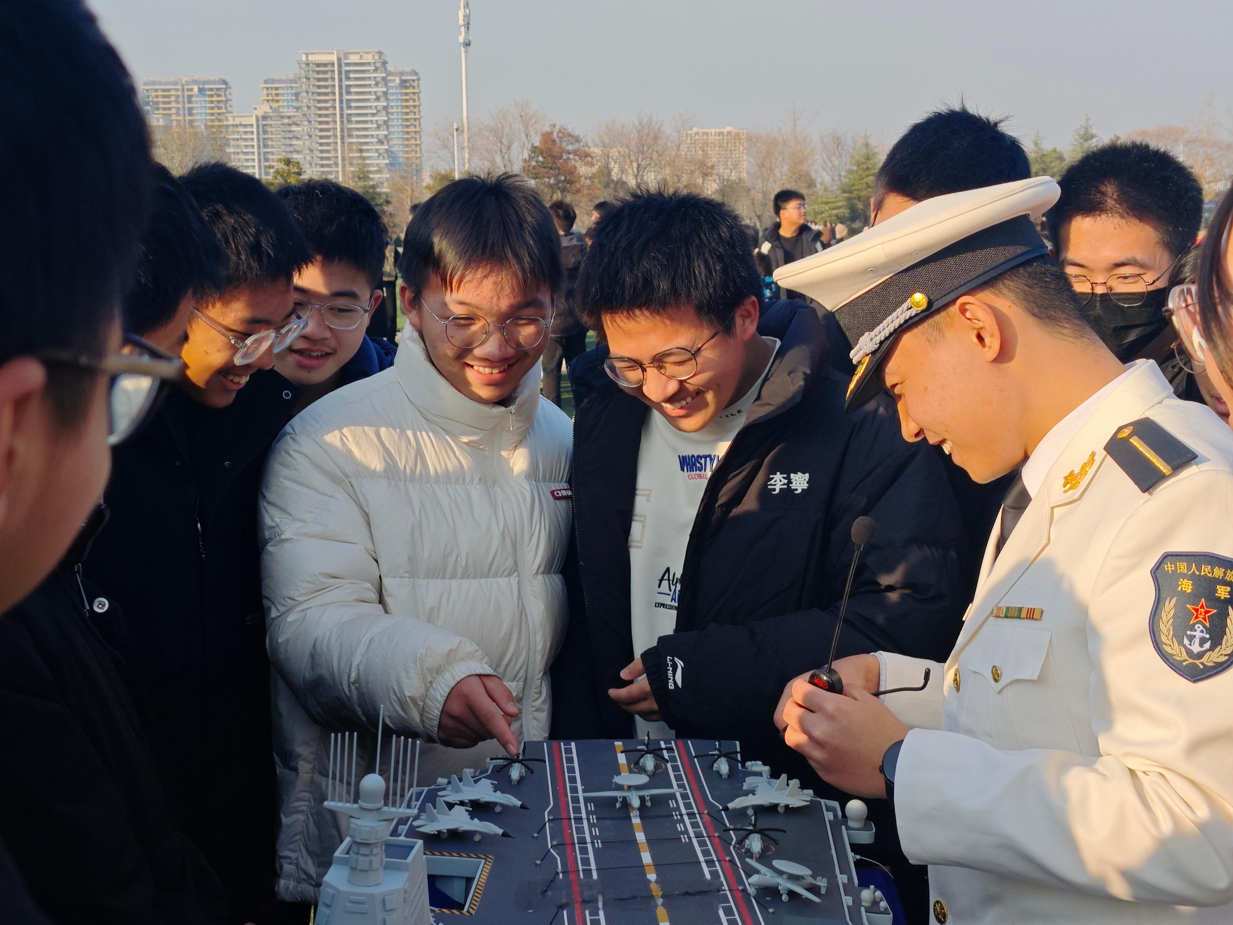 【海军诞生地的热血国防课】12月28日，由海军参谋部军事教育局、江苏省军区联合指