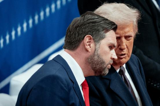 “没我这事成不了，不成都怪万斯！”特朗普这话一出口，直接把副总统架火上烤，任谁听