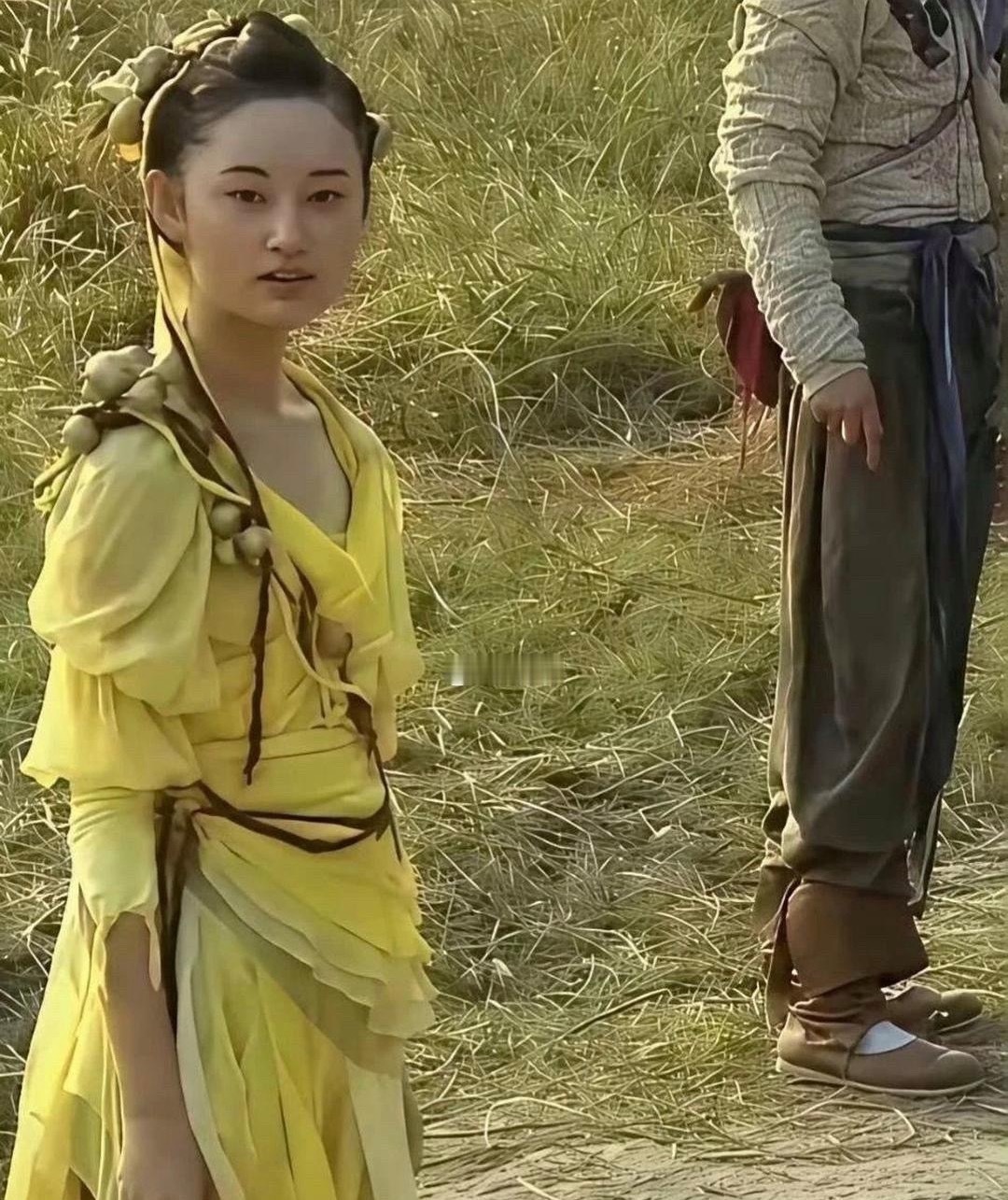 以前的剧组是真的穷 杨幂在这么简陋的环境下也能入戏真厉害 