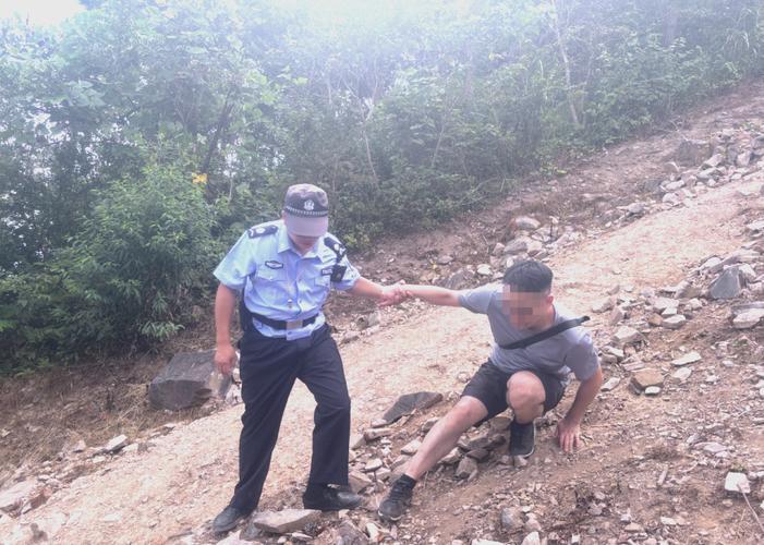 山东青岛，男童雨中迷路，男子骑车追上，一番举动让孩子母亲哭着全网寻人！

当然可