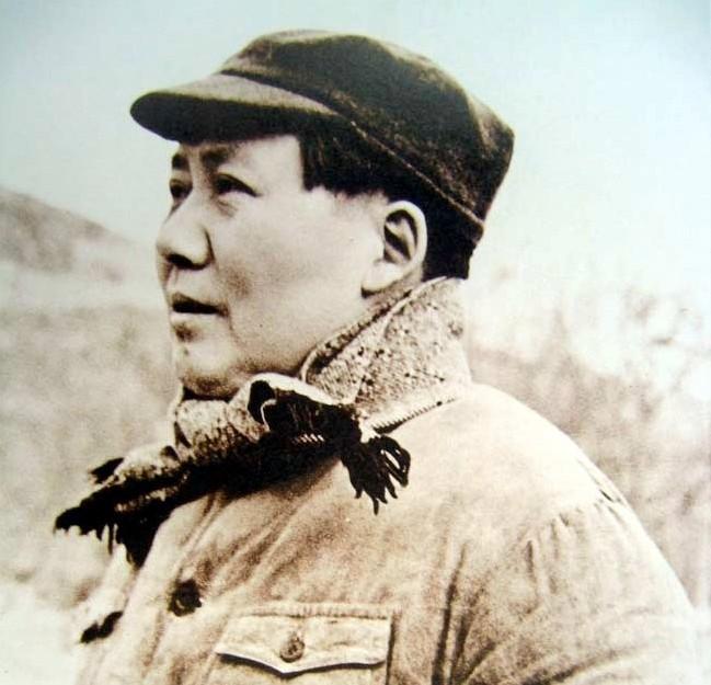 1937年7月一日，毛主席简单地吃了点饭，洗漱完后便上炕休息了。睡梦中，一颗子弹