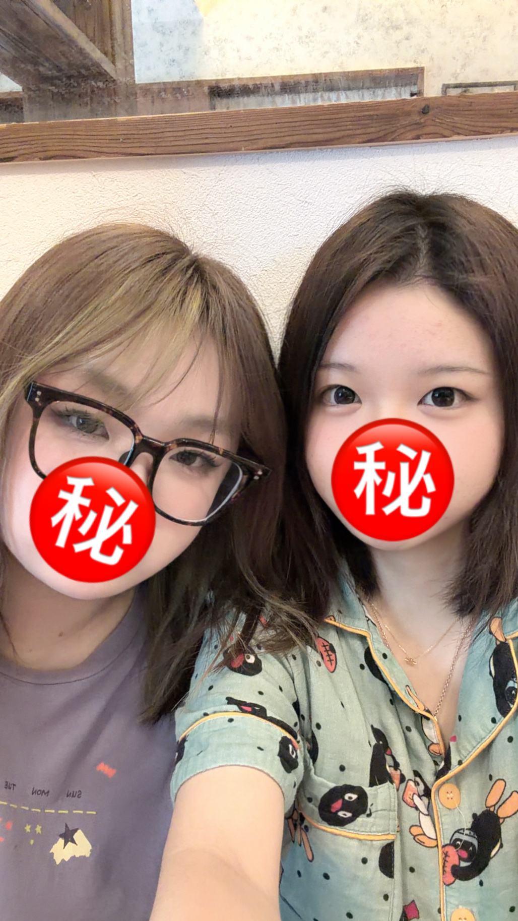 今天人家好幸福呀，家里蹲久了就挂压抑，必须薅坤妹陪我出门挂壁 