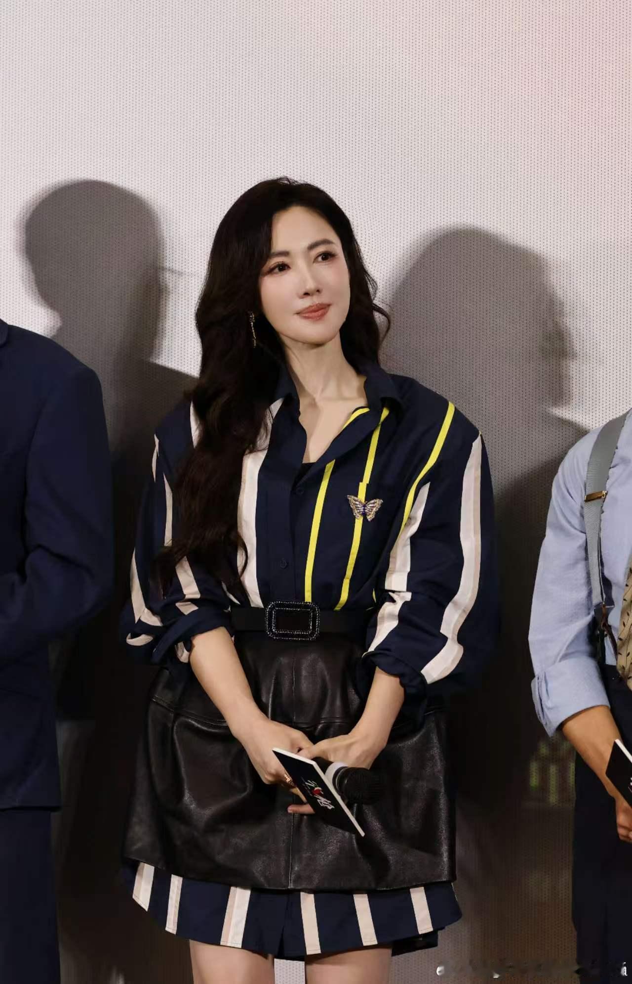 檀健次是李施嬅的指定发言人温柔的人互相照顾真的太美好，檀健次下意识帮李施嬅化解尴