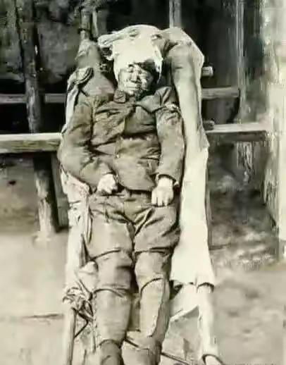 这是1938年4月，在台儿庄战役中的一次肉搏战中挑死了14个日军后壮烈牺牲的陈钟