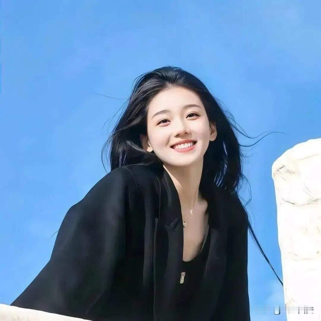 听说：
深圳的女人，
最会搞钱。
大家在一起，
不谈穿搭，
不谈美食，
不谈八卦