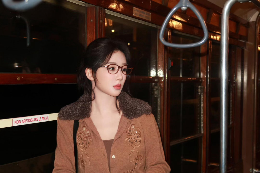 杨紫玉兰花开君再来 yz杨紫董竹君 你是我在这世上，最想弹奏的一首曲。琴弦已调好
