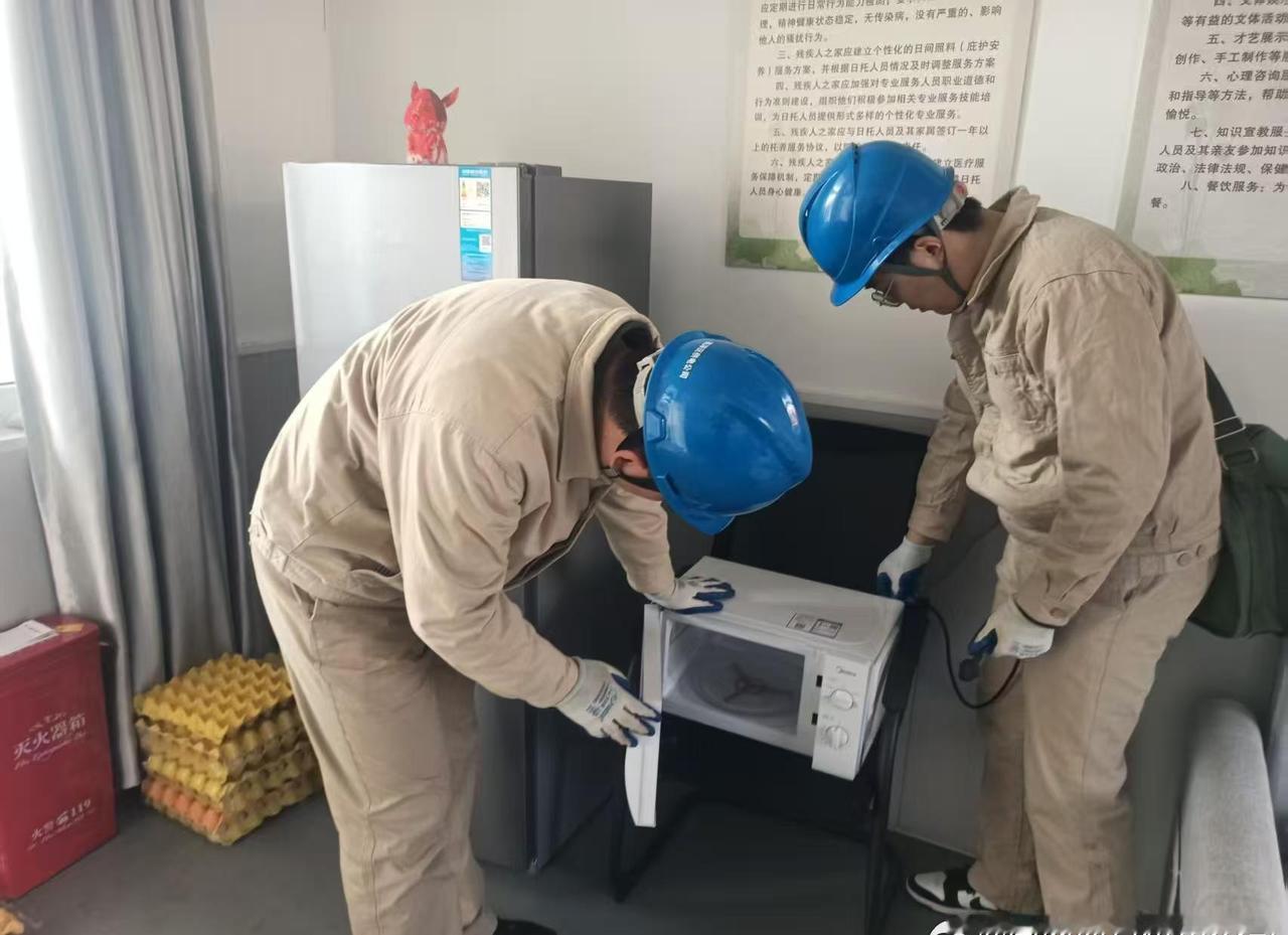 【专项检查保安全 守护敬老院“暖”用电】2月11日，国网南京市高淳区供电公司阳江