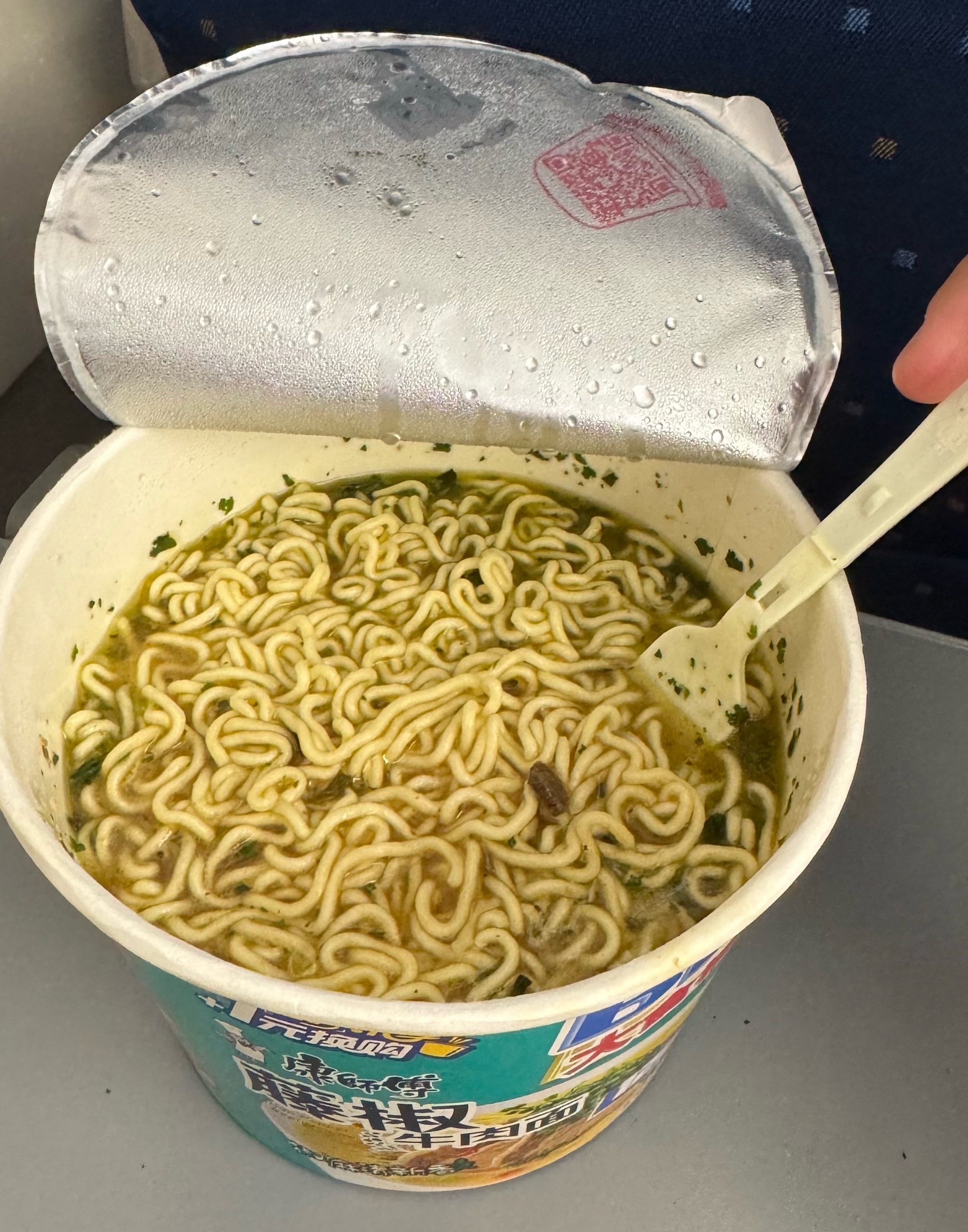 近中午吃的牛骨粉，到了这个时间也没有很饿，想着爬山操劳，加上主要是馋，吃了一份大