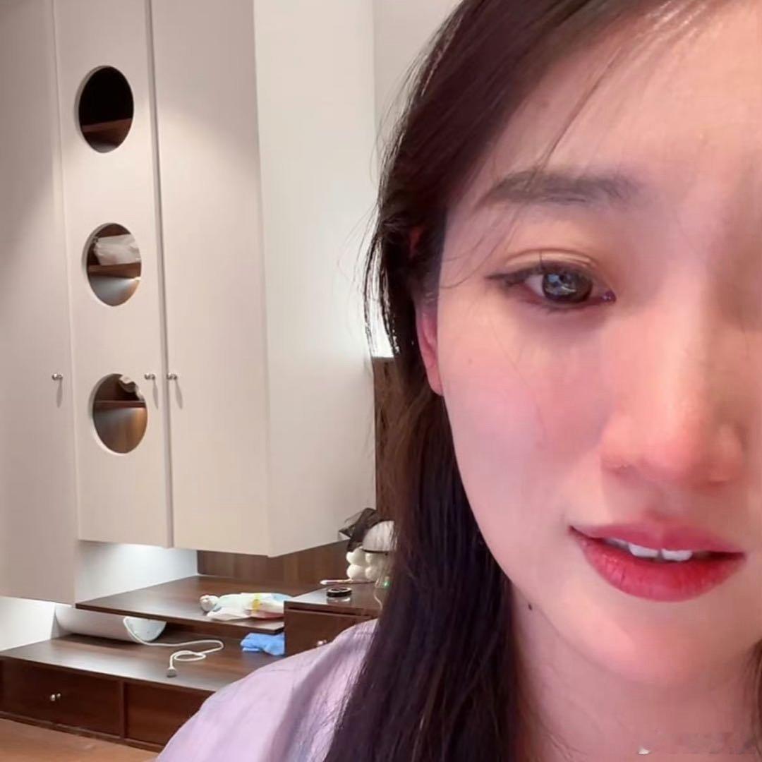 2026年3月13日晚，网红博主“九成美”通过直播公开指控演员田栩宁在两人恋爱期