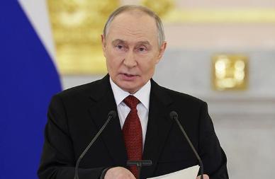 全世界都被普京“演”了一把？打乌克兰像是幌子，真正的目标其实早就悄悄铺了四年局？