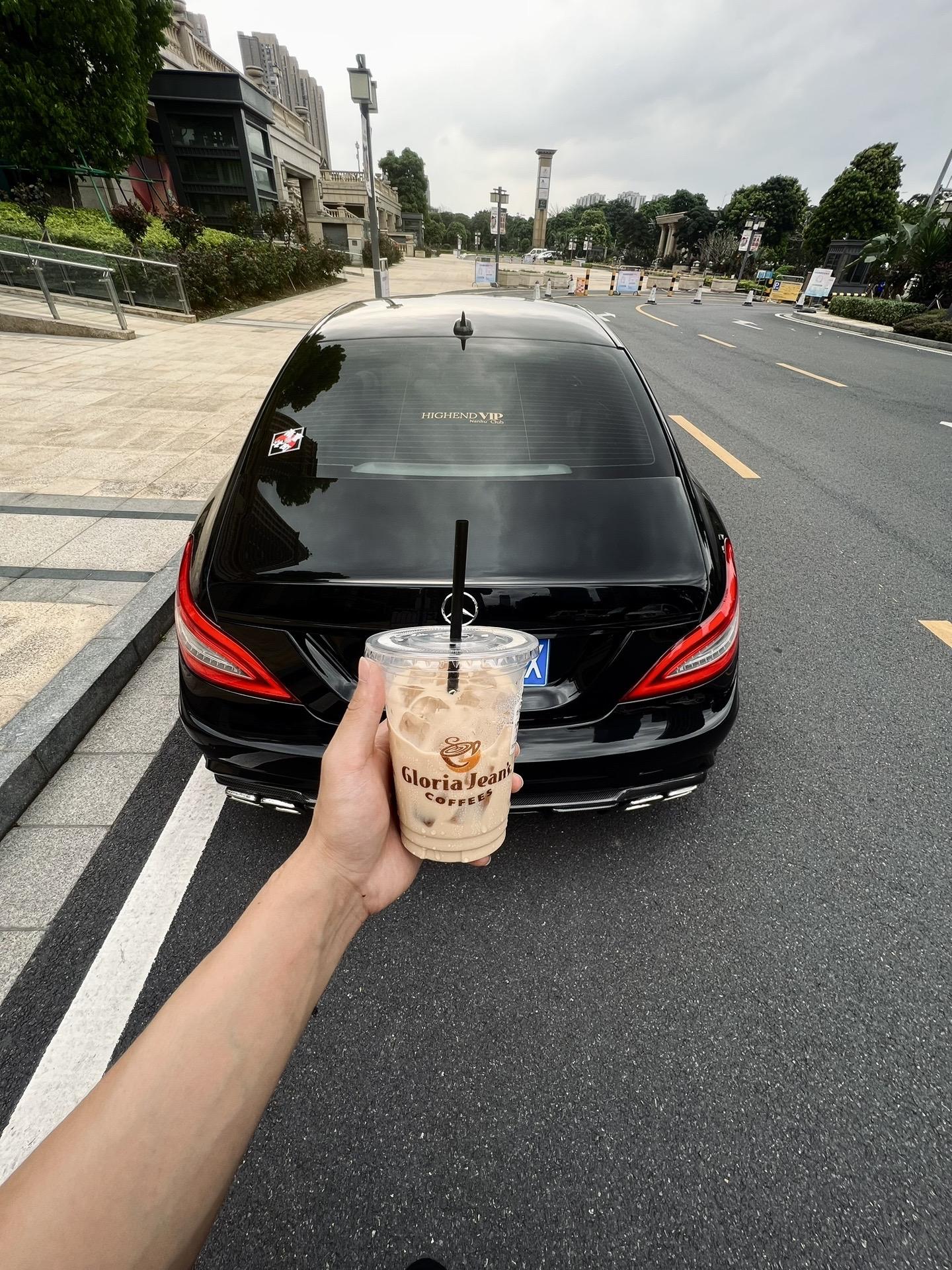 男孩子一定要有车，因为他会时刻陪着你